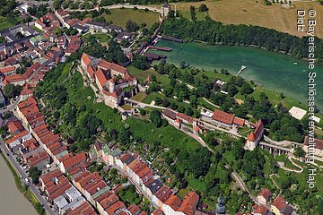 Burghausen, Luftaufnahme von Nordosten auf die Hauptburg