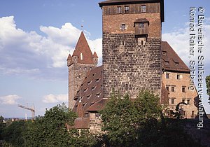 Nürnberg, Kaiserburg, Fünfeckturm, Kaiserstallung und Luginsland, Blick nach Südosten