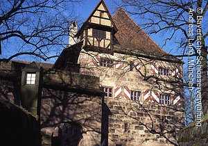 Nürnberg, Kaiserburg, Burgamtmannswohnung, im Hintergrund Fünfeckturm