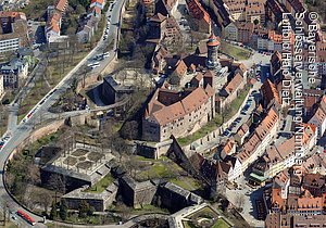 Nürnberg Kaiserburg, Luftbild der Kaiserburg von Westen im Frühjahr