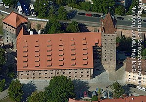 Nürnberg Kaiserburg, Luftbild: Fünfeckturm, Kaiserstallung und Luginsland der Kaiserburg von Südost