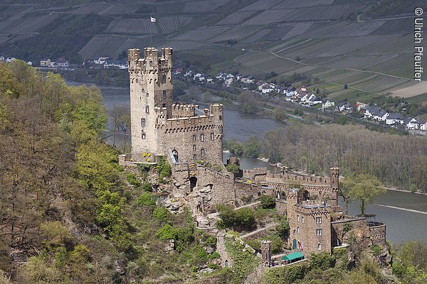 Burg Sooneck bei Niederheimbach am Rhein in Details und Totalen fotografiert.