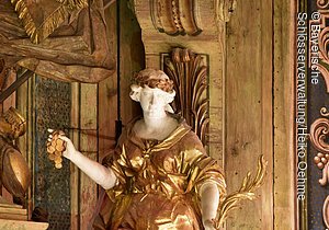 Bayreuth, Markgräfliches Opernhaus, Innenansicht nach der Restaurierung, rechte Trompeterloge, Allegorie der Barmherzigkeit