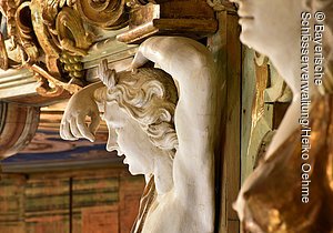 Bayreuth, Markgräfliches Opernhaus, Innenansicht nach der Restaurierung, Karyatide von der Brüstung des dritten Ranges