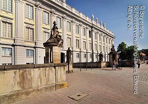 Anbach, Residenz, Hauptfassade, Detail, Schrägansicht von Süden