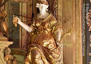 Bayreuth, Markgräfliches Opernhaus, Innenansicht nach der Restaurierung, rechte Trompeterloge, Allegorie der Barmherzigkeit