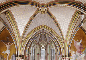 Schloss Stolzenfels in Außen- und Innenansichten.Schlosskapelle mit Nazarener Gemälden.